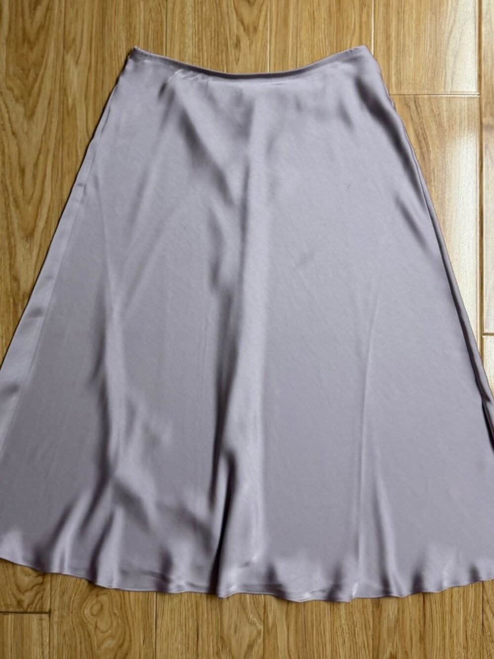 Like New Condition* Uniqlo Satin Skirt | L, 70 LIGHT PURPLE